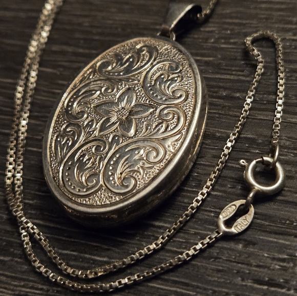 Vintage 925 silver Floral filigree locket - Picture 1 of 6